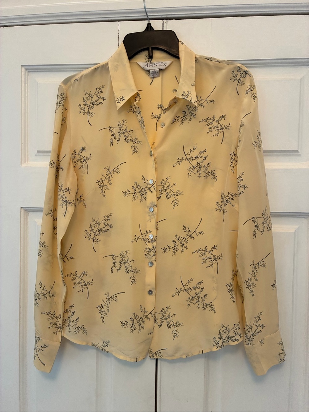 Casual Corner Pale Yellow Floral Button-Up Blouse